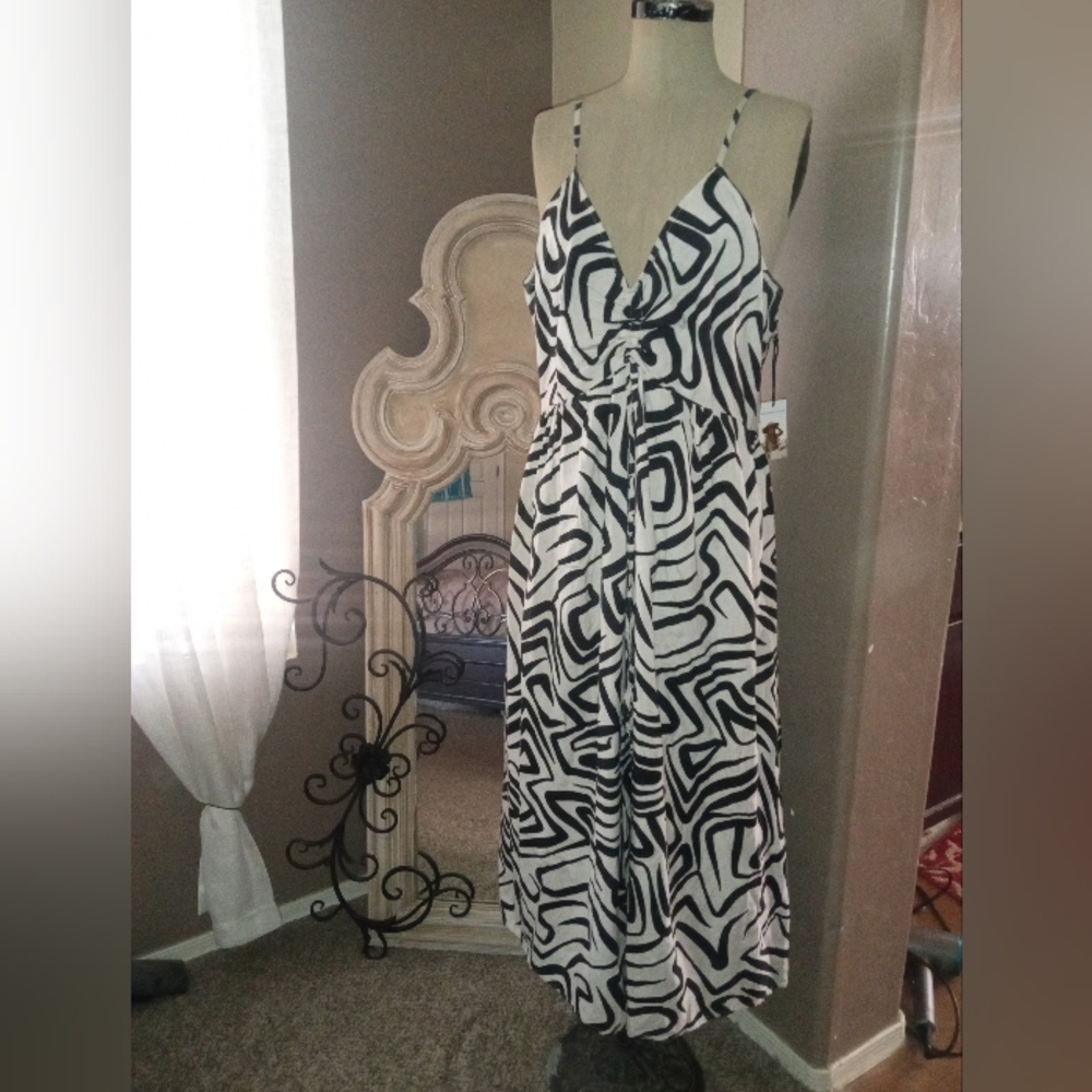 Sincerely Jules Black and White Plunge Sundress Maxi